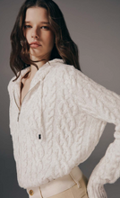 Load image into Gallery viewer, JAQUETA DE TRICOT COM CAPUZ E ZIPER
