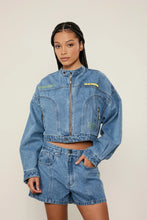 Load image into Gallery viewer, SHORT JEANS BASIC APLICACAO SILK E PATCH
