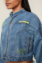 Load image into Gallery viewer, JAQUETA JEANS APLICACAO SILK E PATCH
