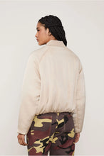 Load image into Gallery viewer, JAQUETA DE NYLON TOQUE ACETINADO
