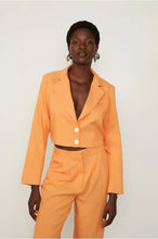 Load image into Gallery viewer, BLAZER DE ALFAIATARIA CURTO AMARRAÇÃO + CALÇA DE ALFAIATARIA CENOURA AMPLA SET

