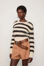 Load image into Gallery viewer, BLUSA DE TRICOT PELINHO LISTRADO
