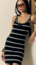 Load image into Gallery viewer, VESTIDO TRICOT LISTRADO DETALHE ALCAS
