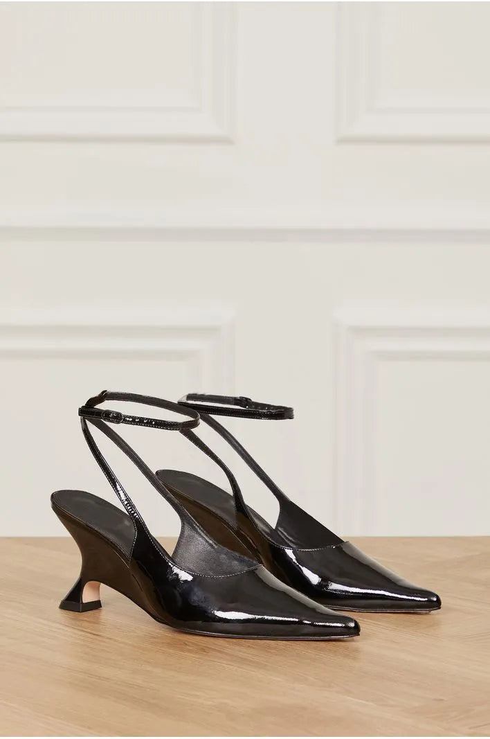 SCARPIN DE VERNIZ FECHADO