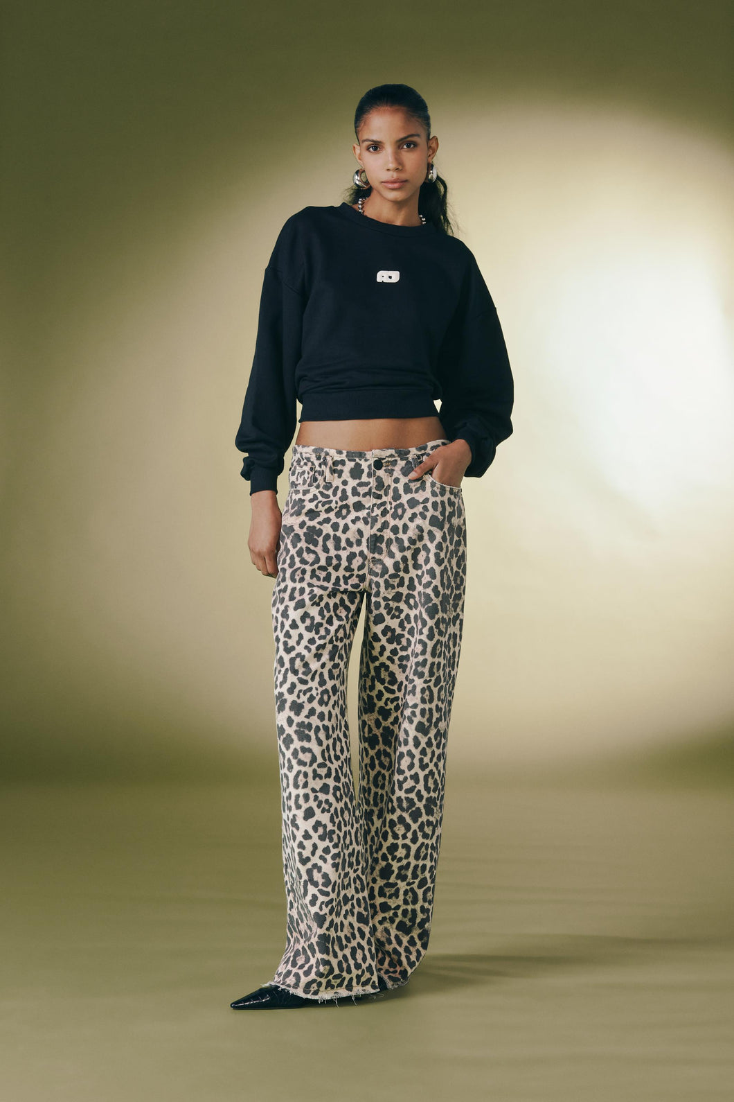 CALCA SARJA WIDE LEG ESTAMPA ONCA SKIN
