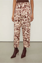 Load image into Gallery viewer, CALCA LEA EST ONCA PARDA CAFEV
