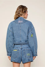 Load image into Gallery viewer, SHORT JEANS BASIC APLICACAO SILK E PATCH
