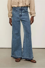 Load image into Gallery viewer, CALÇA JEANS BOLSOS FOLK
