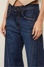 Load image into Gallery viewer, CALÇA JEANS RETA RECORTE LATERAL CINTURA
