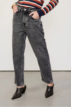 Load image into Gallery viewer, CALCA JEANS RETA CROPPED BLACK (PANT)
