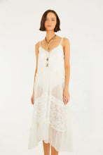 Load image into Gallery viewer, VESTIDO ARTESANAL PATCH ROMANTICO
