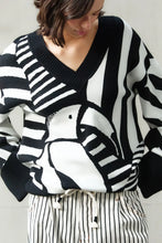 Load image into Gallery viewer, PULL TRICOT DECOTE V TUCA LEGAL
