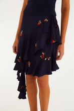 Load image into Gallery viewer, SAIA ASSIMETRICA BORDADO MORANGO (SKIRT)
