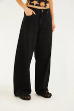 Load image into Gallery viewer, CALCA BLACK JEANS
