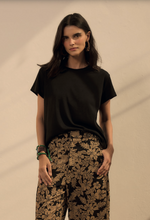 Load image into Gallery viewer, BLUSA DE MALHA BASICA DECOTE REDONDO
