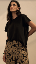 Load image into Gallery viewer, BLUSA DE MALHA BASICA DECOTE REDONDO
