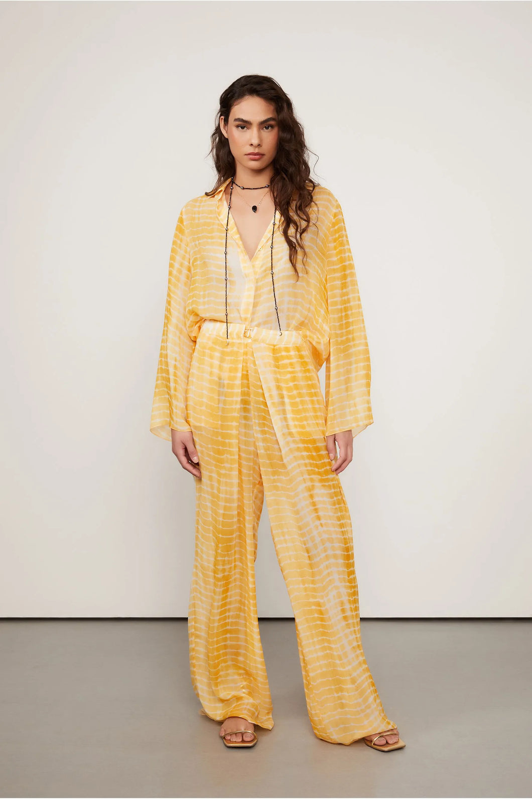 CAMISA MANGA OVER + CALCA TIE DYE AMARELO