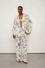 Load image into Gallery viewer, CAMISA OVERSIZED + CALCA DE GEORGETTE ESTAMPADO SET
