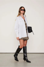 Load image into Gallery viewer, CAMISA DE ALGODAO LISTRADA COM BOLSOS
