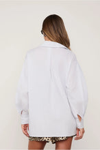 Load image into Gallery viewer, CAMISA DE ALGODAO LISTRADA COM BOLSOS
