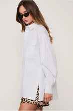 Load image into Gallery viewer, CAMISA DE ALGODAO LISTRADA COM BOLSOS
