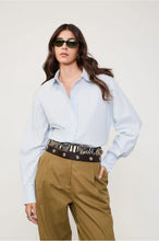 Load image into Gallery viewer, CAMISA DE ALGODAO LISTRADA COM PREGA

