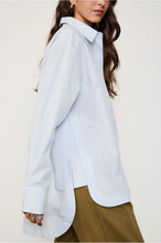 Load image into Gallery viewer, CAMISA DE ALGODAO LISTRADA COM PREGA
