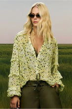 Load image into Gallery viewer, CAMISA MANGA BABADOS LIBERTY PETALAS
