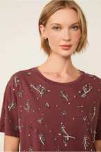 Load image into Gallery viewer, T-SHIRT BORDADA FLORES
