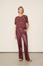Load image into Gallery viewer, T-SHIRT BORDADA FLORES
