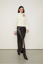 Load image into Gallery viewer, BLUSA MANGA LONGA RECORTE OMBRO TRICOT
