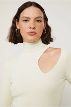 Load image into Gallery viewer, BLUSA MANGA LONGA RECORTE OMBRO TRICOT
