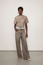 Load image into Gallery viewer, BLUSA MALHA EST ONCA SKIN AJ HOTFIX

