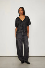 Load image into Gallery viewer, CAMISETA DE MALHA DEVORE BRIGHT
