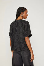 Load image into Gallery viewer, CAMISETA DE MALHA DEVORE BRIGHT
