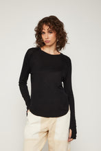 Load image into Gallery viewer, CAMISETA DE MALHA ML BARRA ARREDONDADA
