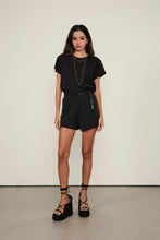 Load image into Gallery viewer, BLUSA DE MALHA BASICA DECOTE REDONDO
