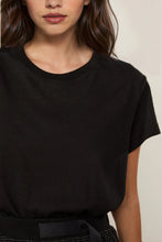 Load image into Gallery viewer, BLUSA DE MALHA BASICA DECOTE REDONDO
