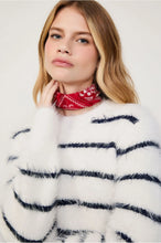 Load image into Gallery viewer, BLUSA DE TRICOT DE PELINHO LISTRAS FINAS
