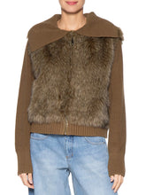 Load image into Gallery viewer, JAQUETA DE PELO ACABAMENTOS EM TRICOT

