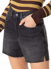 Load image into Gallery viewer, BERMUDA JEANS BASIC BLACK COM FENDA
