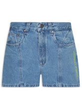 Load image into Gallery viewer, SHORT JEANS BASIC APLICACAO SILK E PATCH
