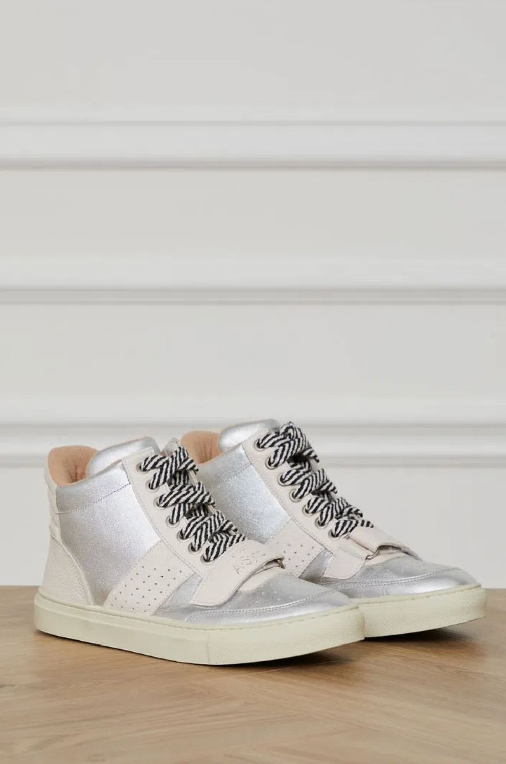 LEATHER SNEAKERS