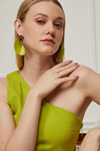 Load image into Gallery viewer, BRINCO LAMINA VAZADA NIQUEL E VERDE
