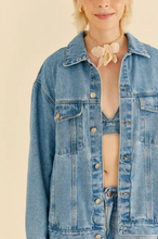Load image into Gallery viewer, JAQUETA JEANS BORDADO POSTER CARIOCA
