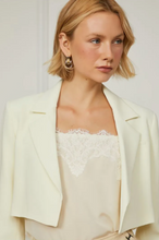 Load image into Gallery viewer, BLAZER CROPPED DE CREPE
