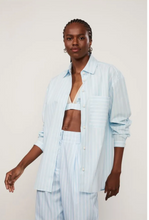 Load image into Gallery viewer, CAMISA OVERSIZED + CALCA COM TOP LISTRADA E BOTA SET
