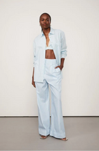 Load image into Gallery viewer, CAMISA OVERSIZED + CALCA COM TOP LISTRADA E BOTA SET
