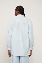 Load image into Gallery viewer, CAMISA OVERSIZED + CALCA COM TOP LISTRADA E BOTA SET
