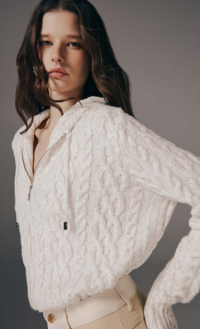 JAQUETA DE TRICOT COM CAPUZ E ZIPER
